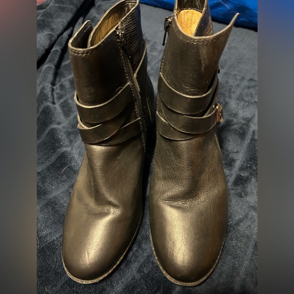 Size 11 wide naturalizer ankle boots